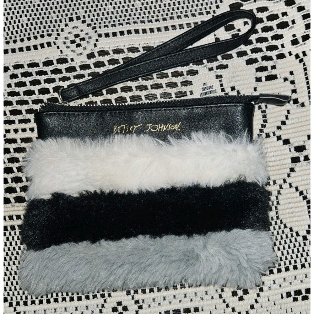 Betsey Johnson Vegan Faux Leather Fur Wristlet Purse White‎ Black Gray Y2K